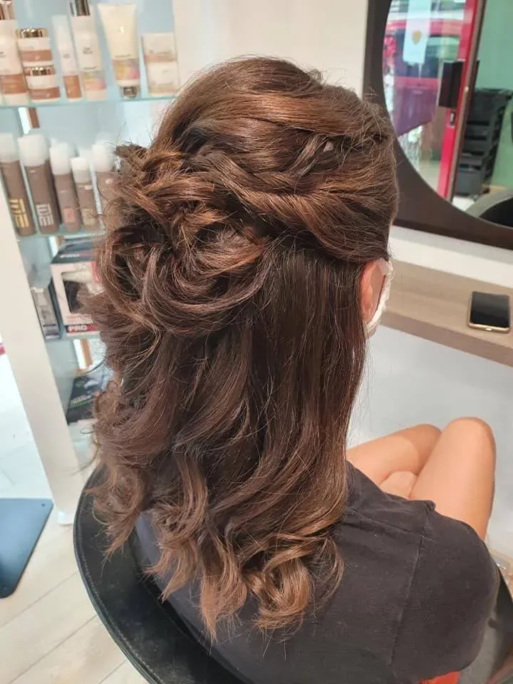 chignon cheveux longs femme
